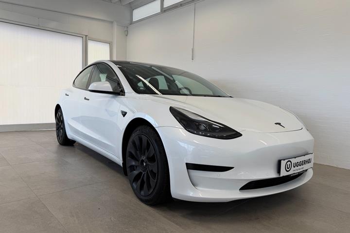 Hvid Tesla Model 3 fra 2021
