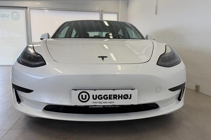 Hvid Tesla Model 3 fra 2021