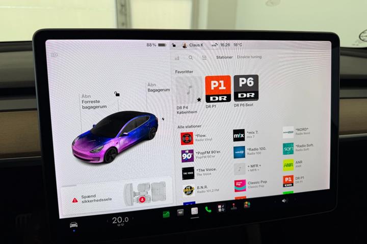Hvid Tesla Model 3 fra 2021
