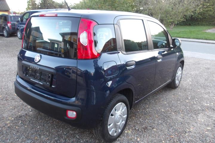 Blå Fiat Panda fra 2016