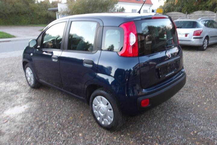 Blå Fiat Panda fra 2016