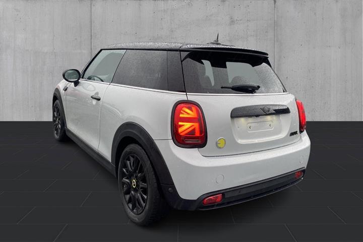 Sølv Mini Cooper SE fra 2022