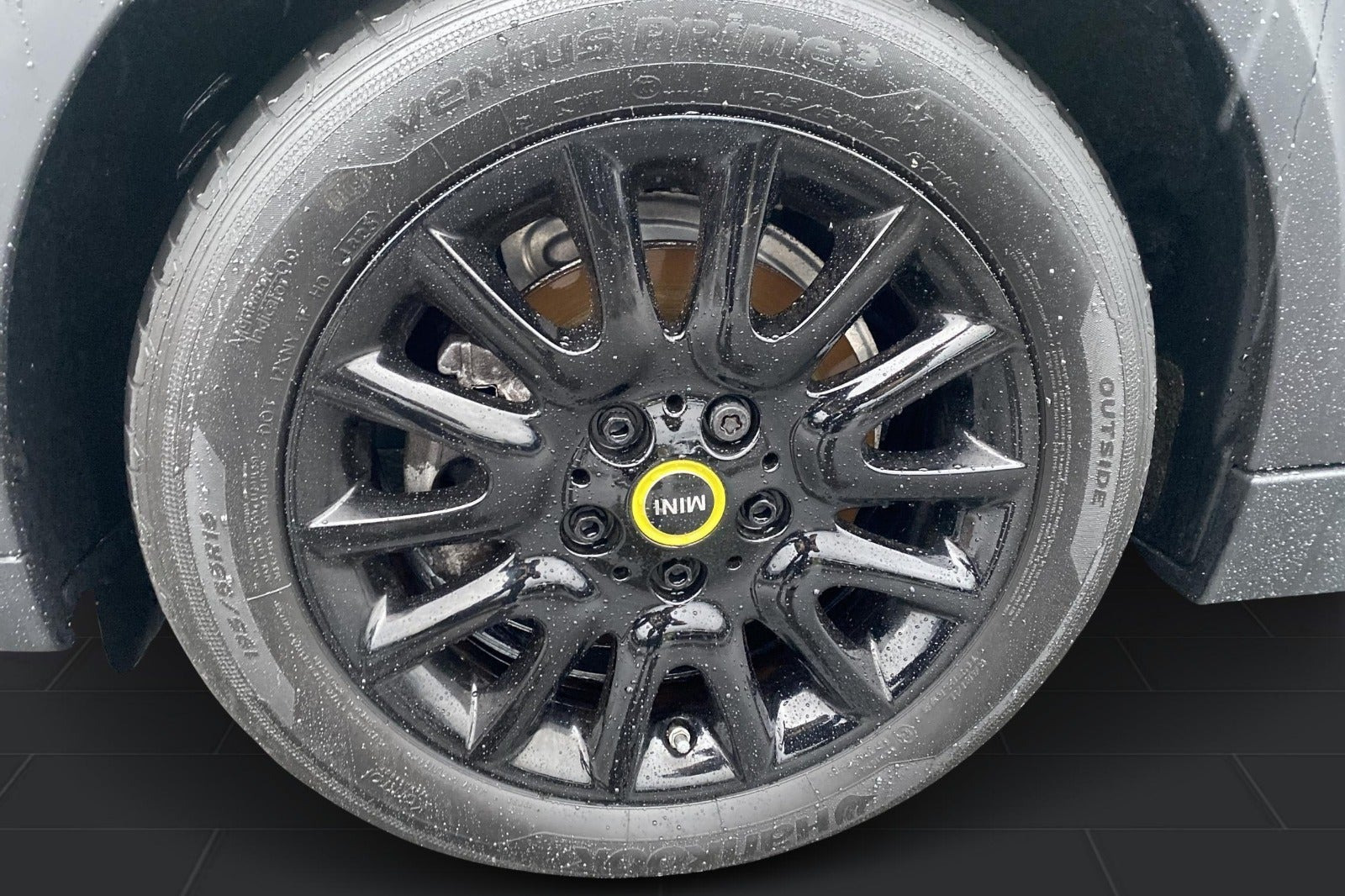 Sølv Mini Cooper SE fra 2022