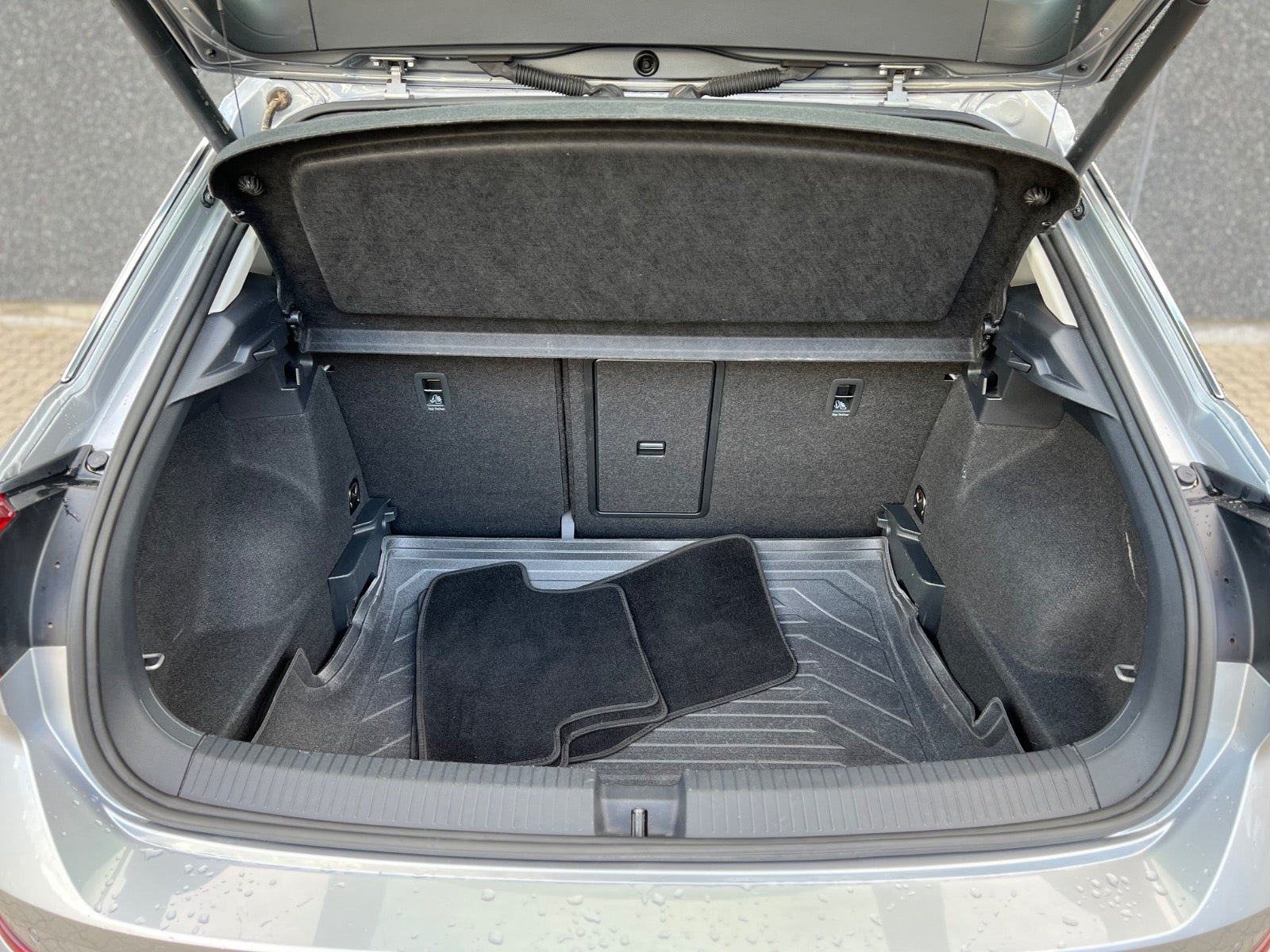 Sølv VW T-Roc fra 2022
