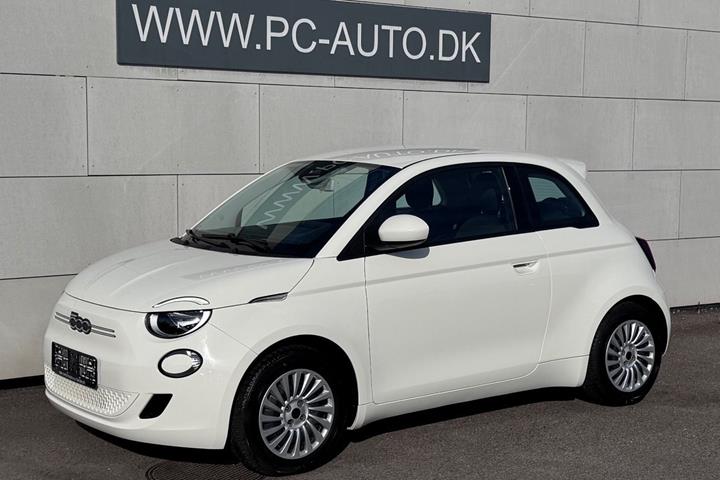 Hvid Fiat 500e fra 2023