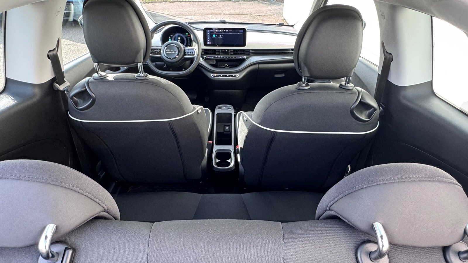 Hvid Fiat 500e fra 2023