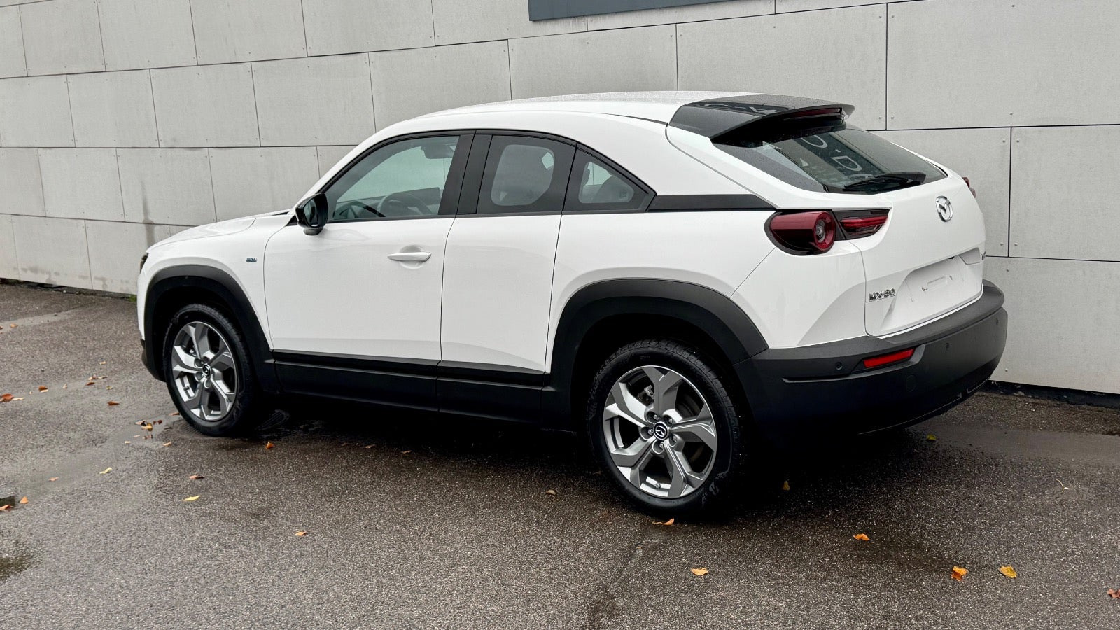 Hvid Mazda MX-30 fra 2022