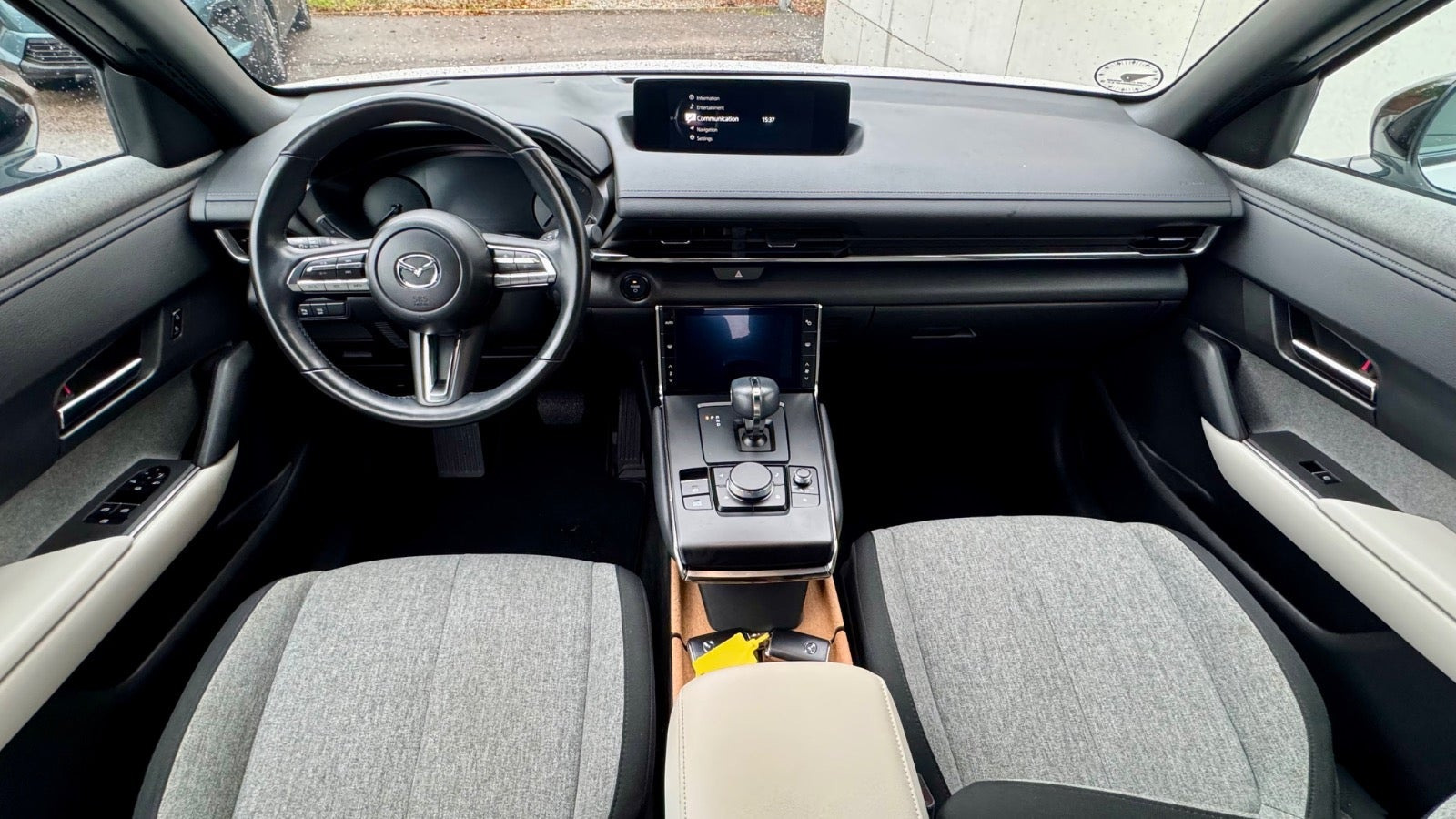 Hvid Mazda MX-30 fra 2022
