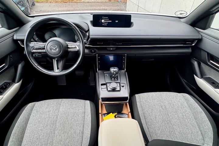 Hvid Mazda MX-30 fra 2022