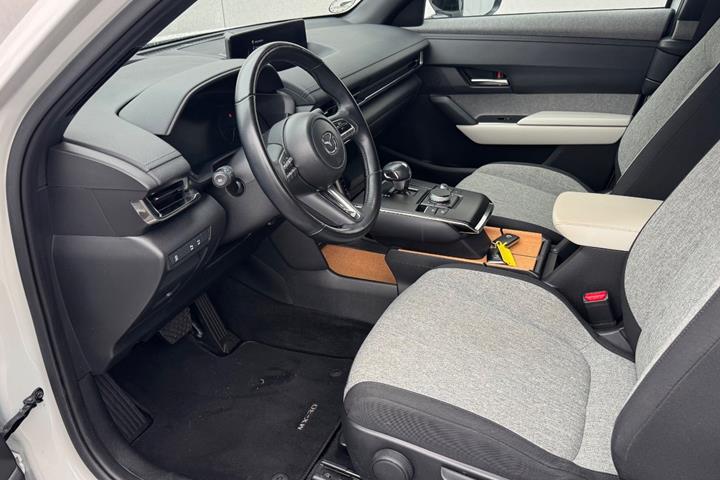 Hvid Mazda MX-30 fra 2022