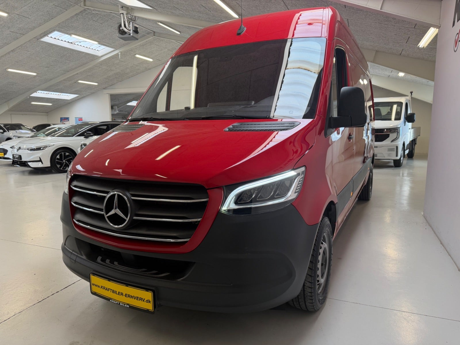 Rød Mercedes Sprinter 315 fra 2024