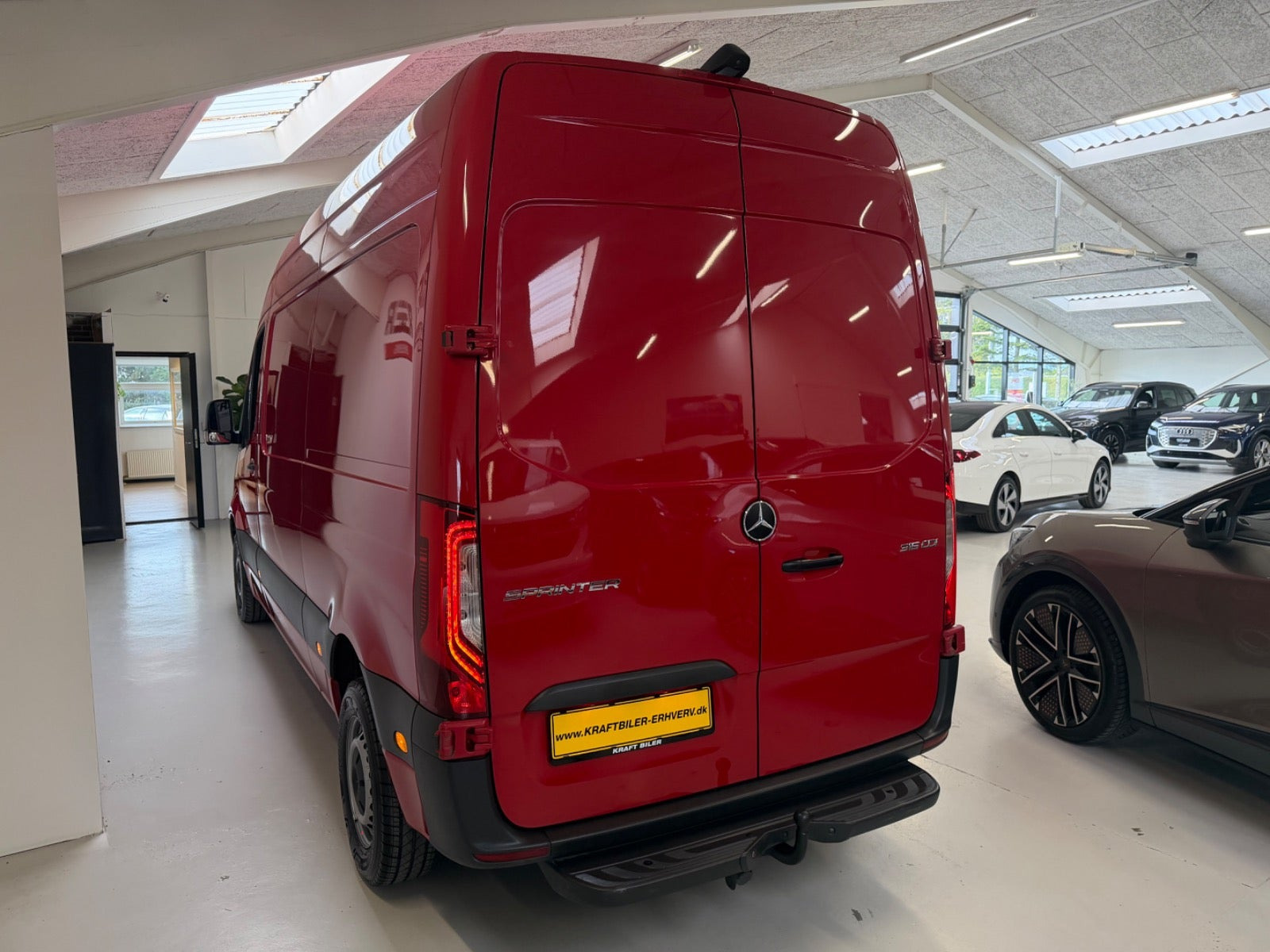 Rød Mercedes Sprinter 315 fra 2024