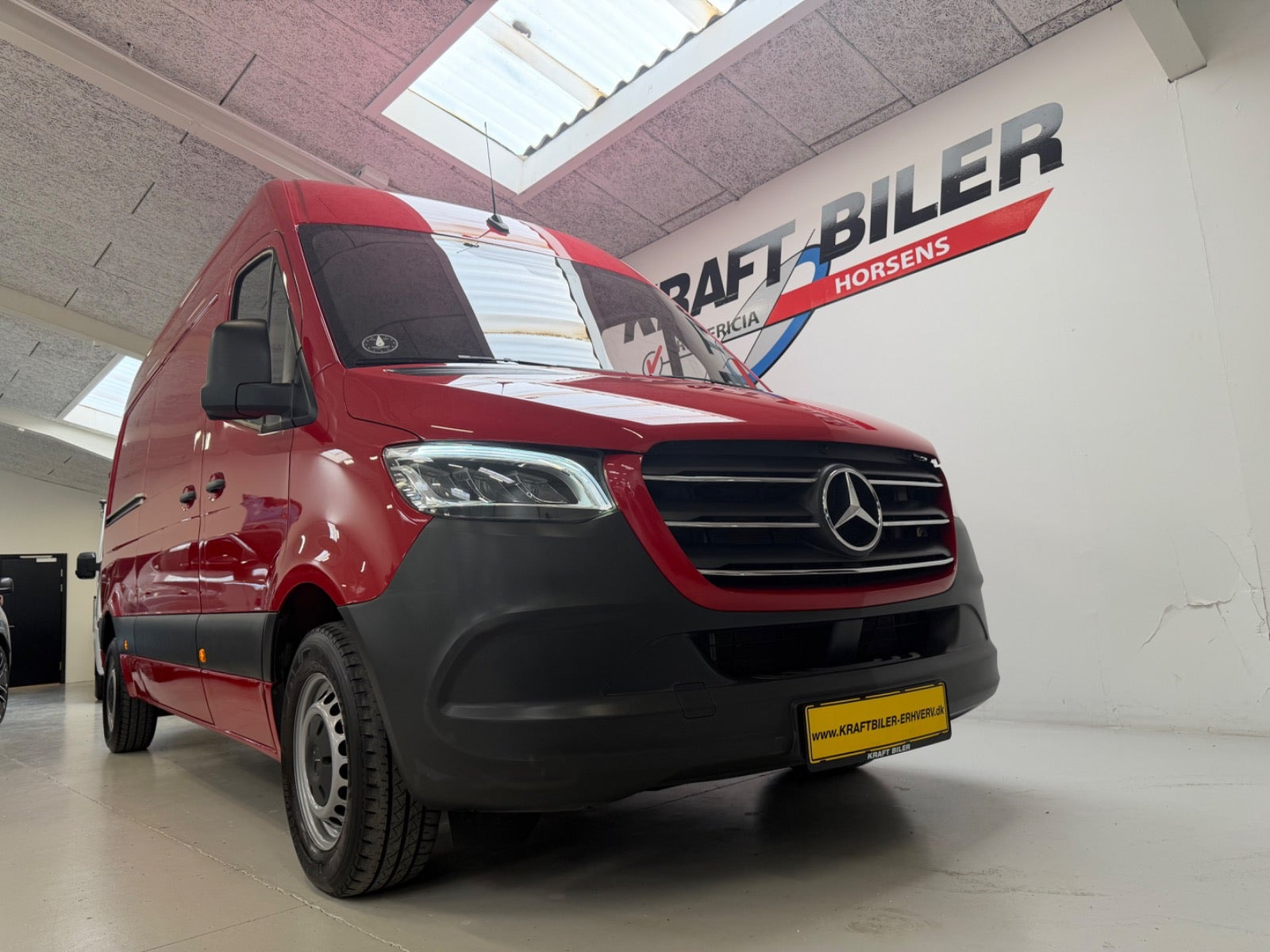 Rød Mercedes Sprinter 315 fra 2024