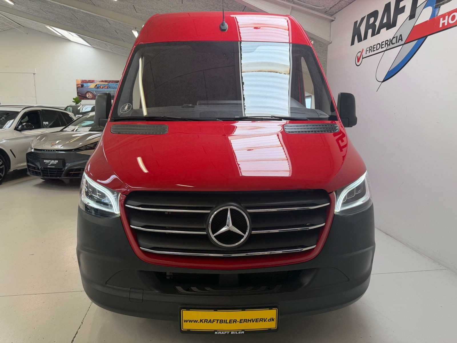 Rød Mercedes Sprinter 315 fra 2024