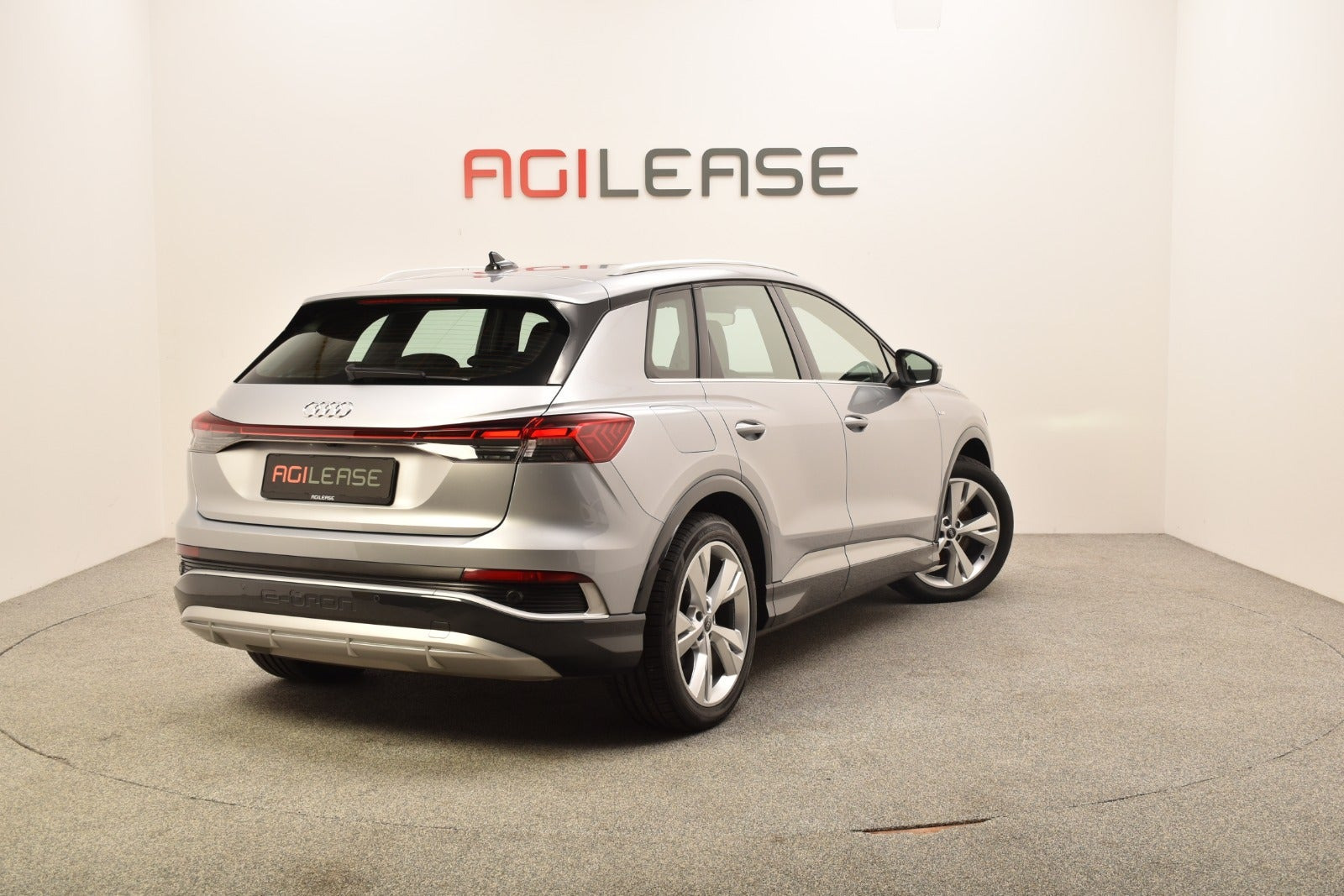 Sølv Audi Q4 e-tron fra 2024