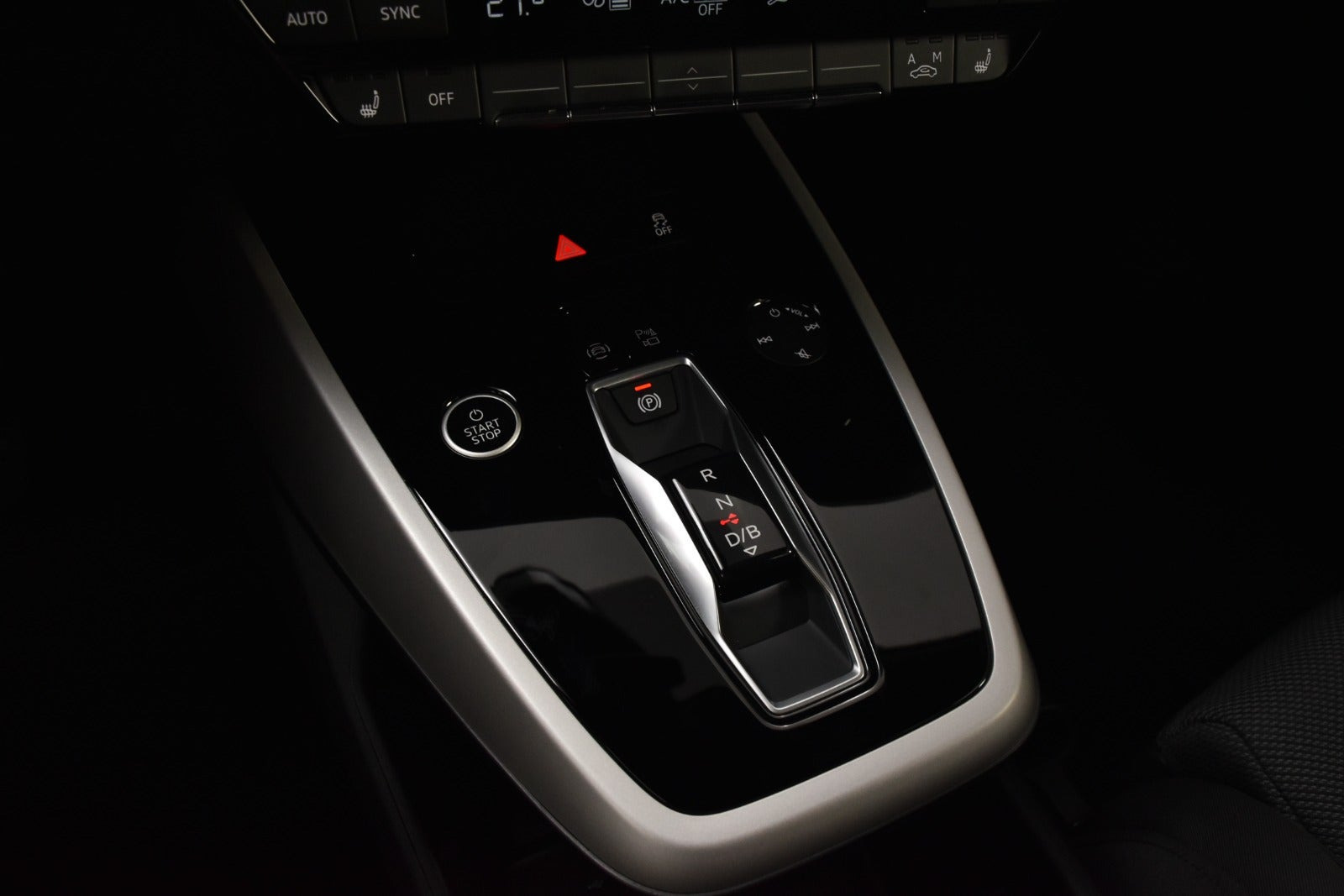 Sølv Audi Q4 e-tron fra 2024
