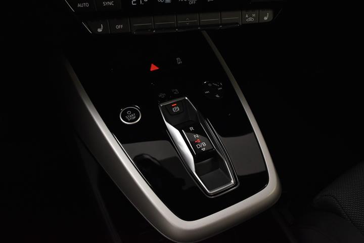 Sølv Audi Q4 e-tron fra 2024