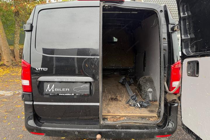 Sort Mercedes Vito 119 fra 2019