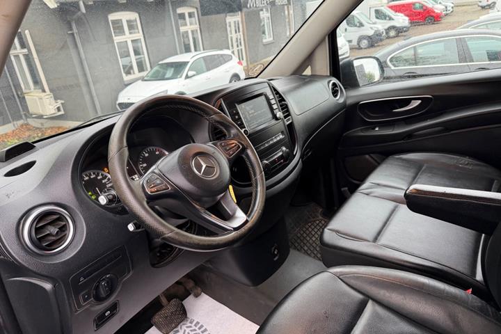 Sort Mercedes Vito 119 fra 2019