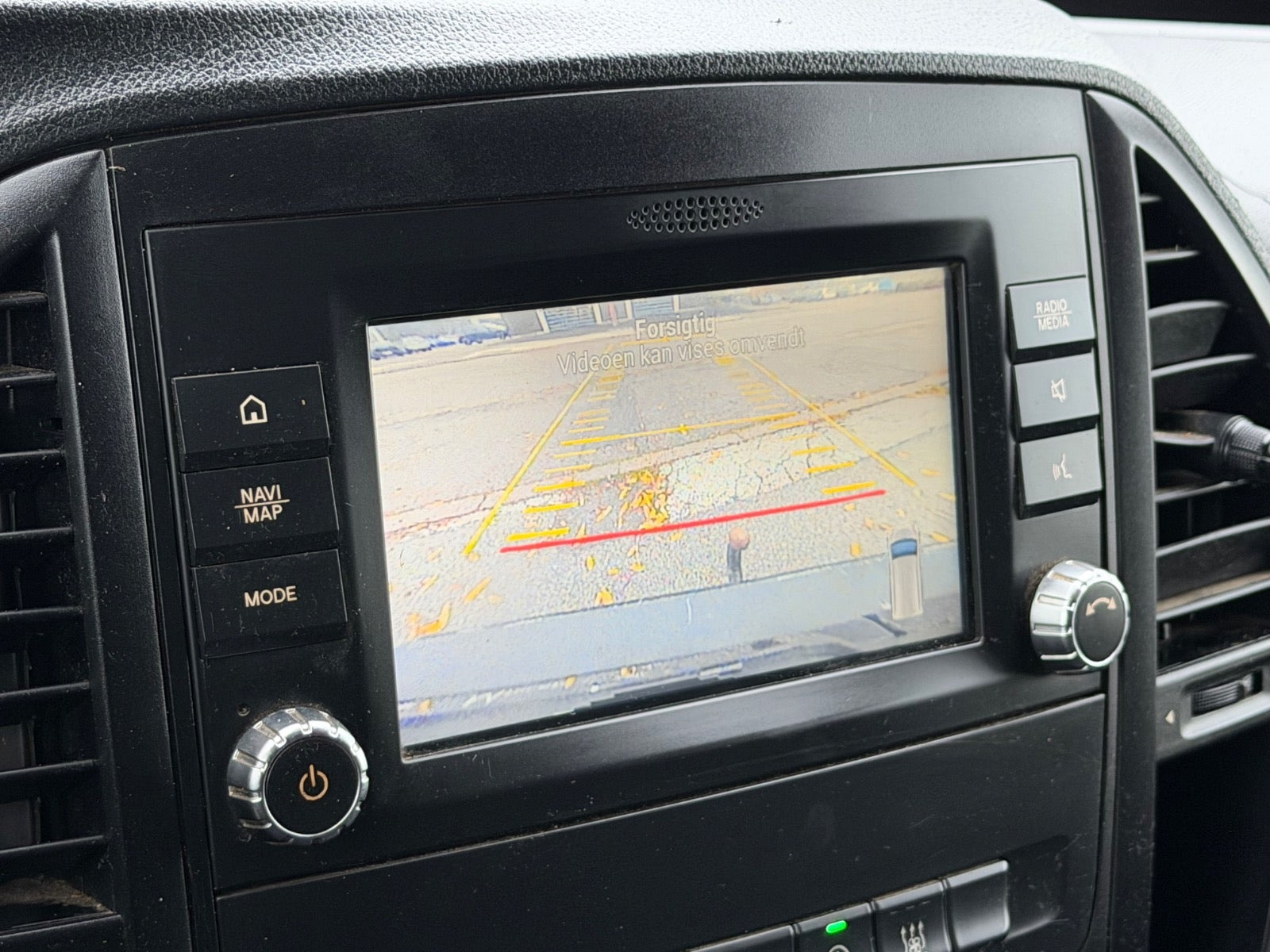 Sort Mercedes Vito 119 fra 2019