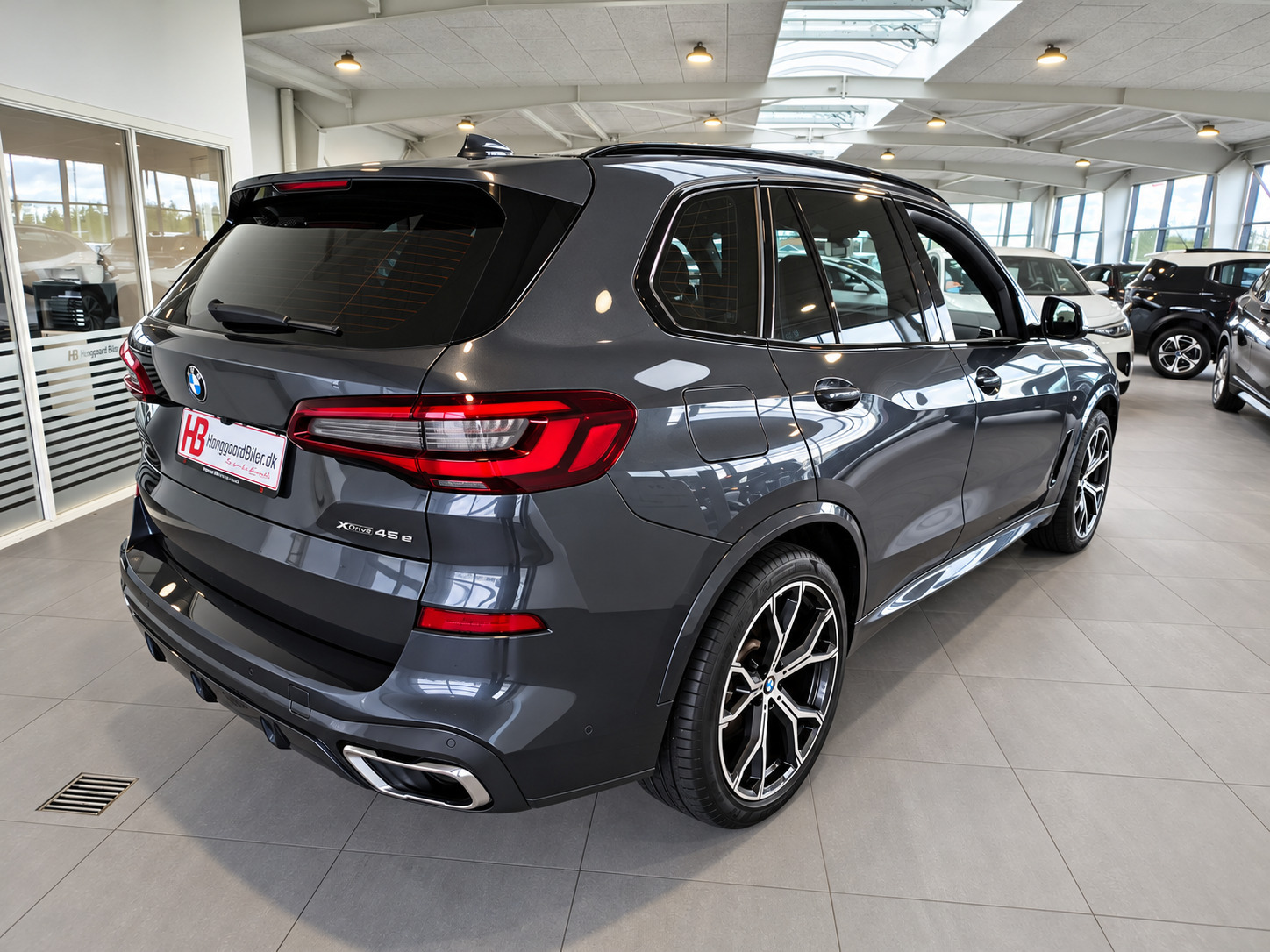 Grå BMW X5 fra 2021