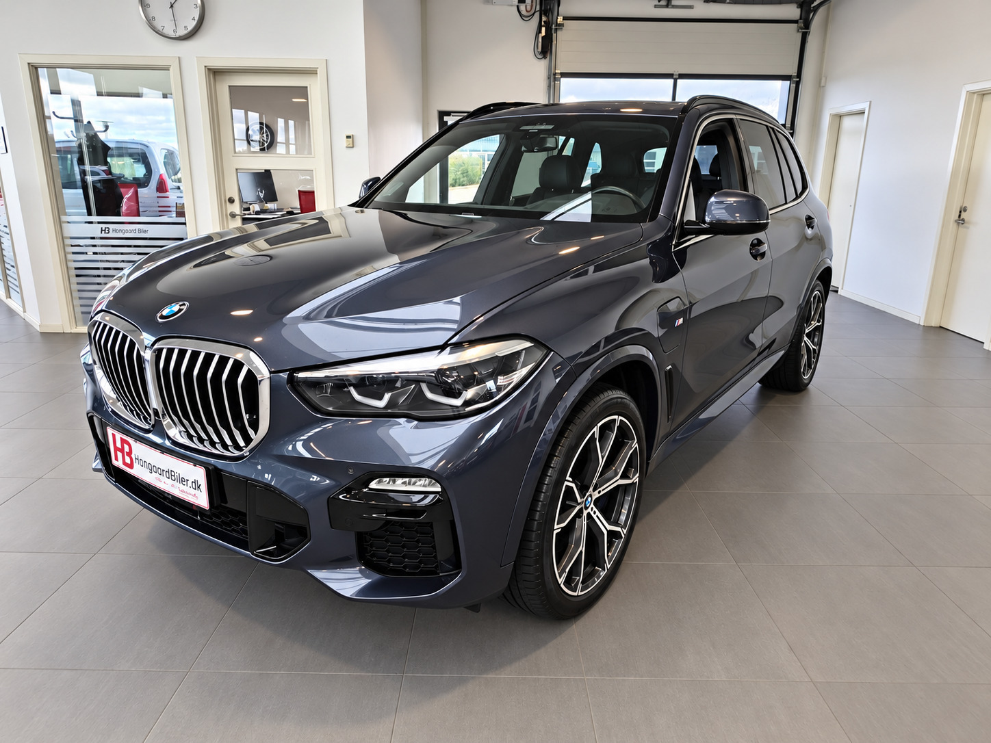 Grå BMW X5 fra 2021
