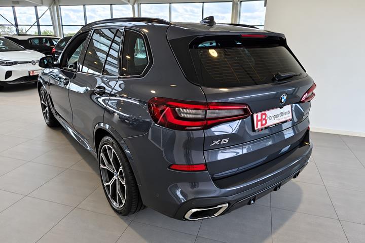 Grå BMW X5 fra 2021