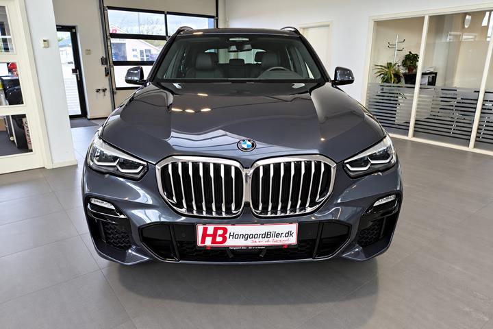 Grå BMW X5 fra 2021