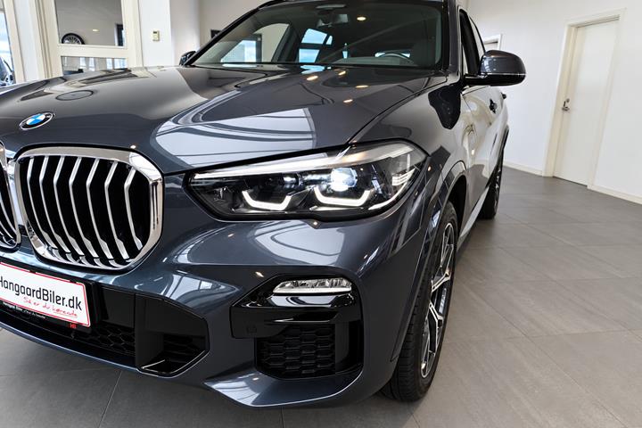 Grå BMW X5 fra 2021