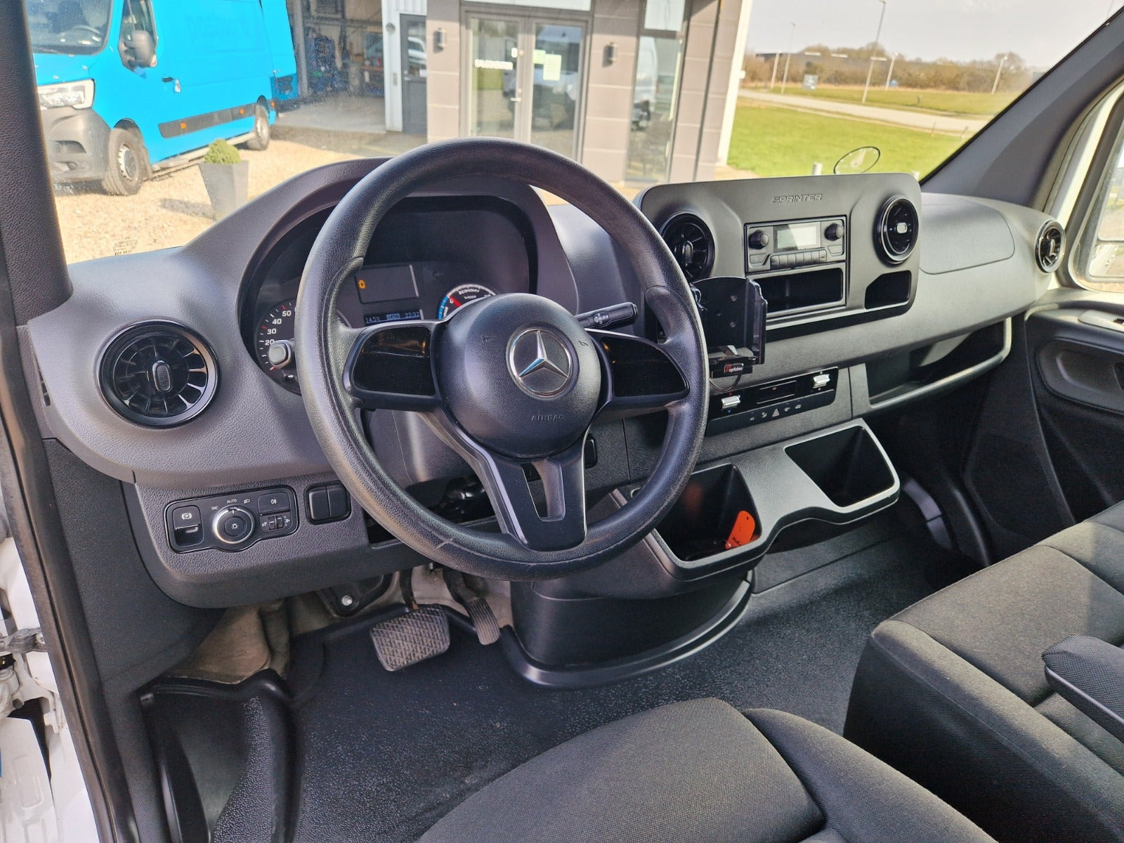 Hvid Mercedes eSprinter 312 fra 2023