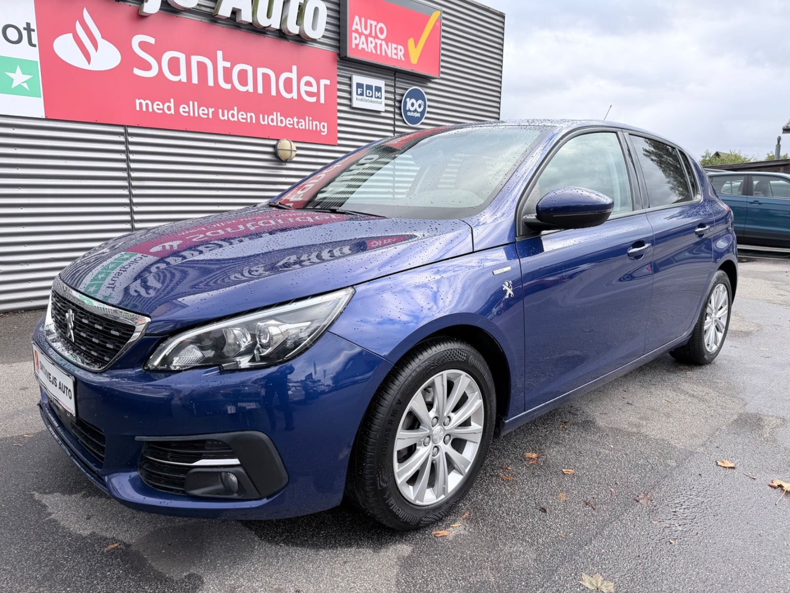 Blå Peugeot 308 fra 2019