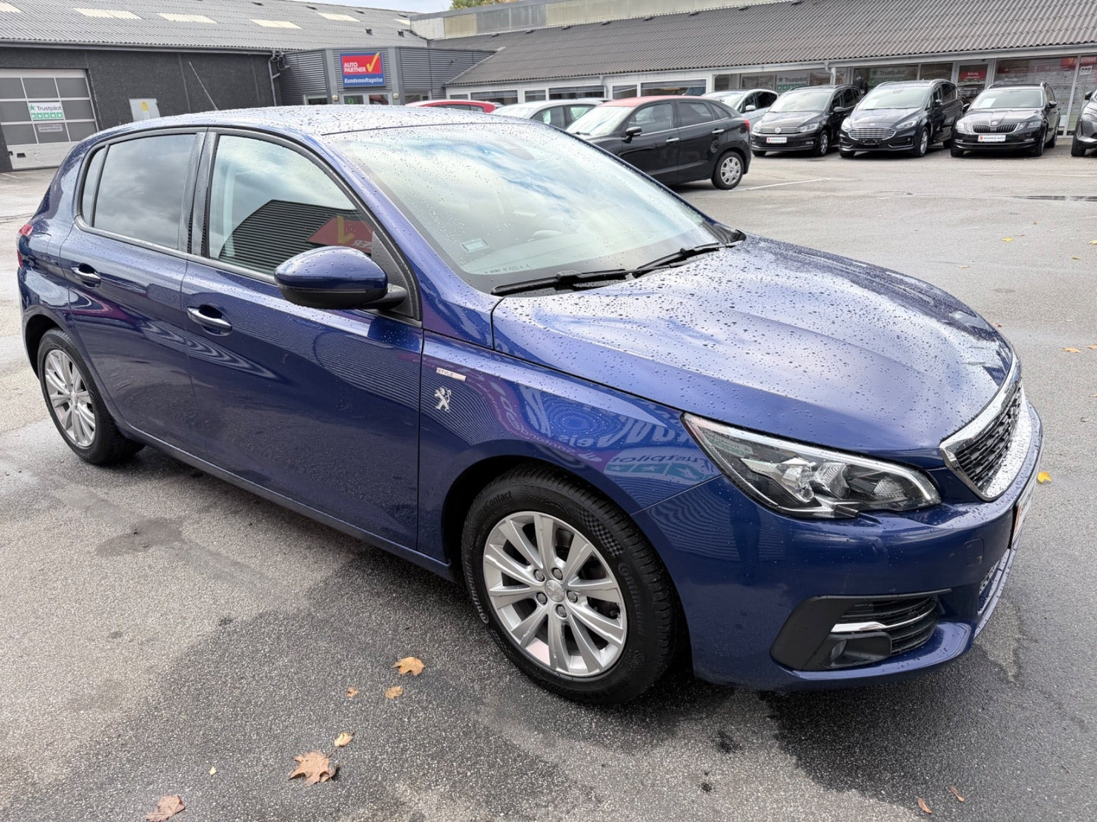 Blå Peugeot 308 fra 2019