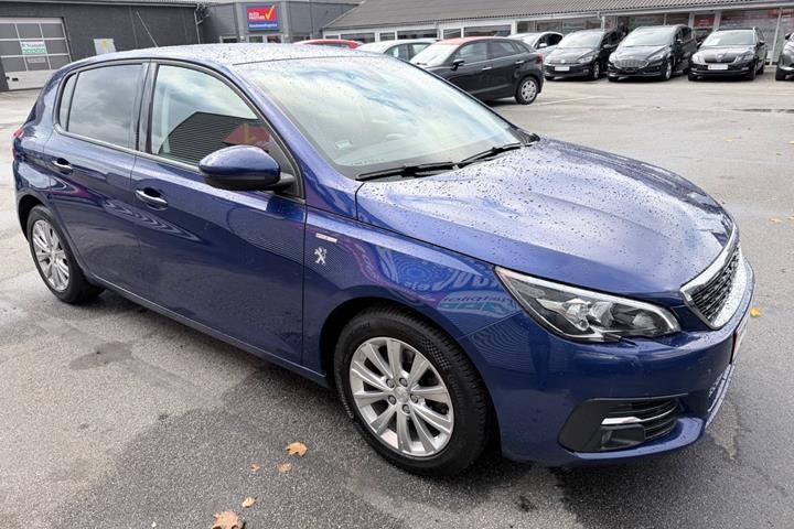 Blå Peugeot 308 fra 2019