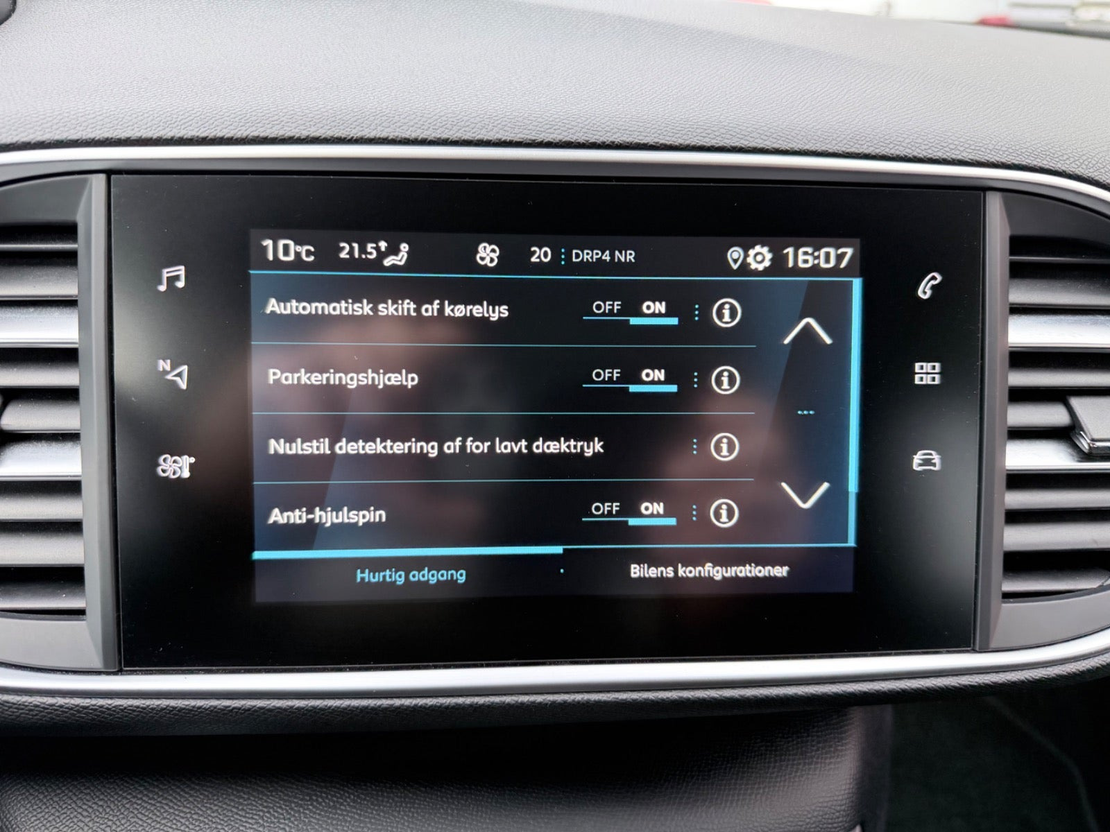 Blå Peugeot 308 fra 2019