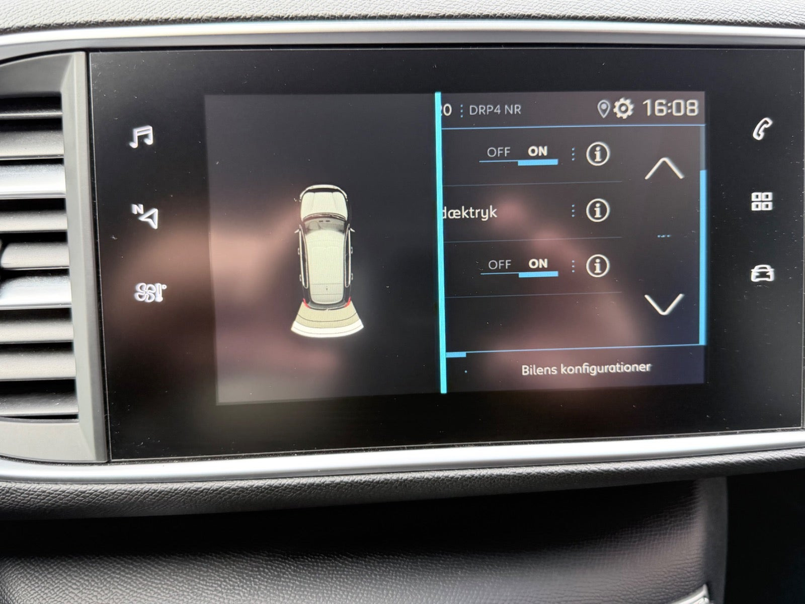 Blå Peugeot 308 fra 2019