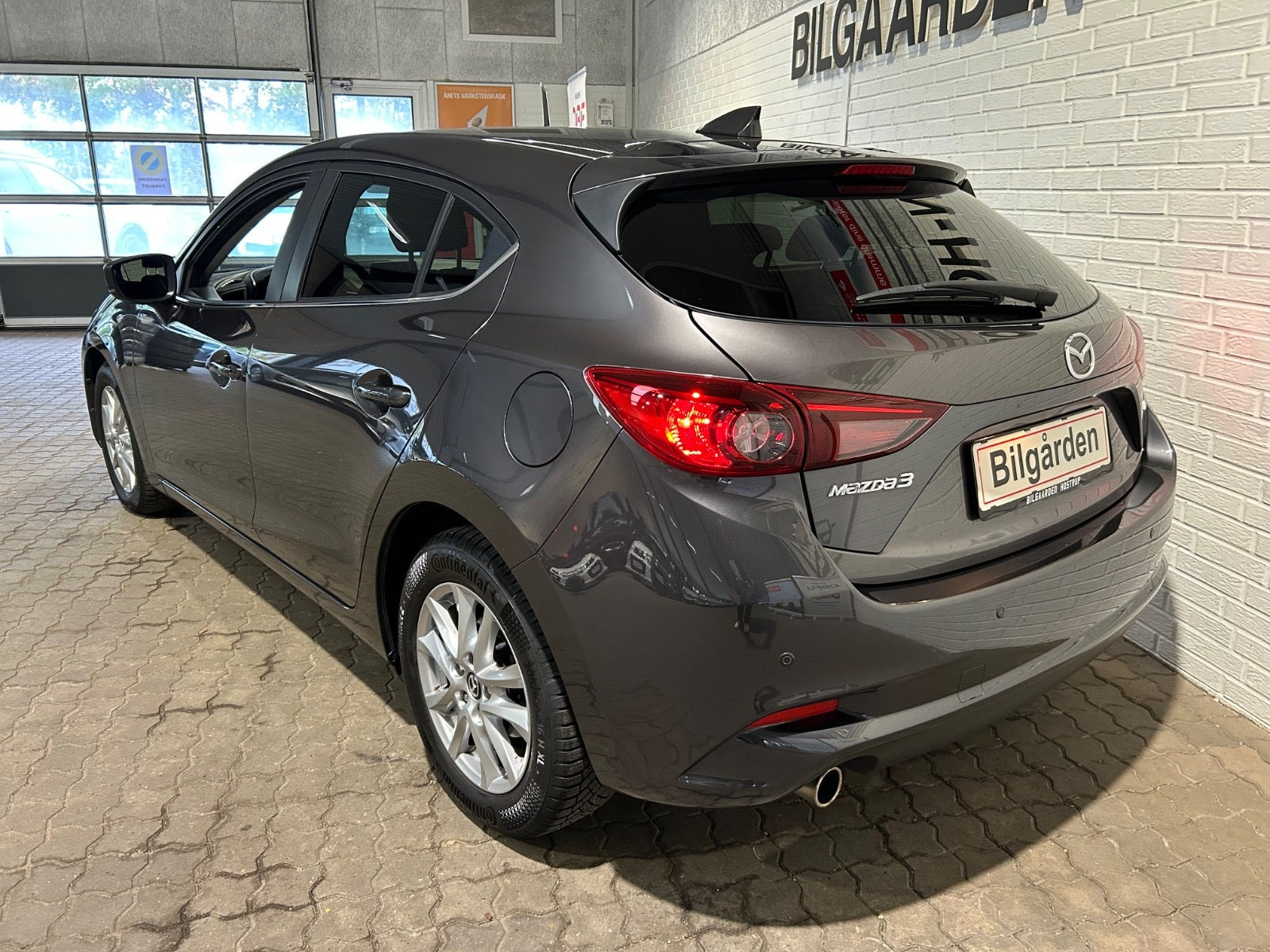 Grå Mazda 3 fra 2017