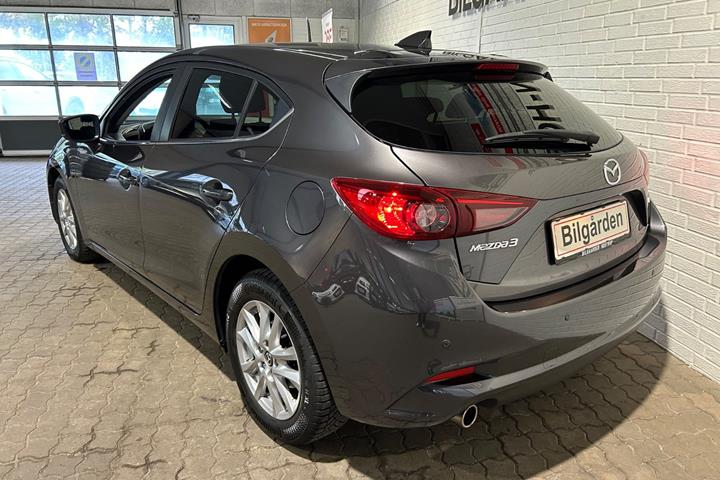 Grå Mazda 3 fra 2017