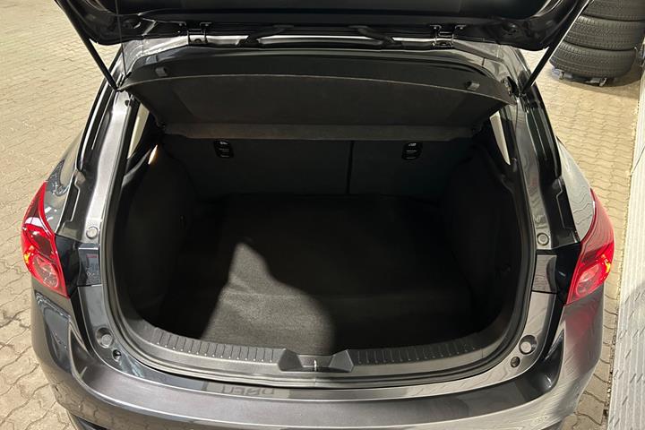 Grå Mazda 3 fra 2017