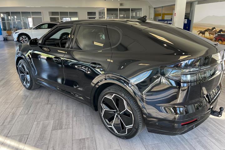 Sort Ford Capri fra 2025
