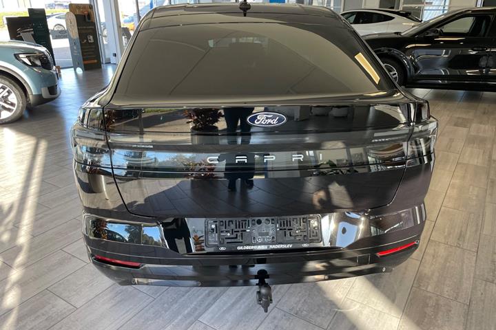Sort Ford Capri fra 2025