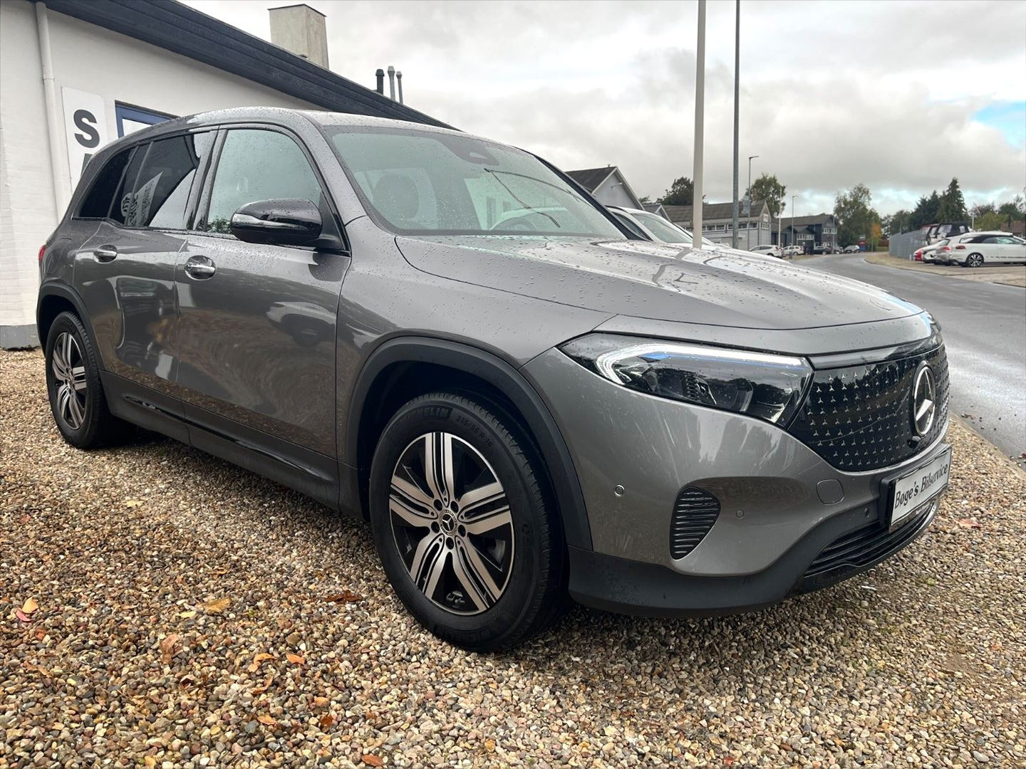 Mercedes EQB250+ Electric Art