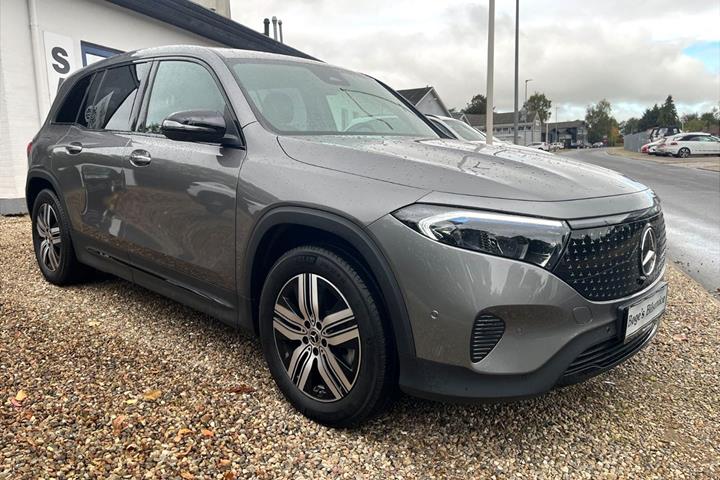 Grå Mercedes EQB250+ fra 2025