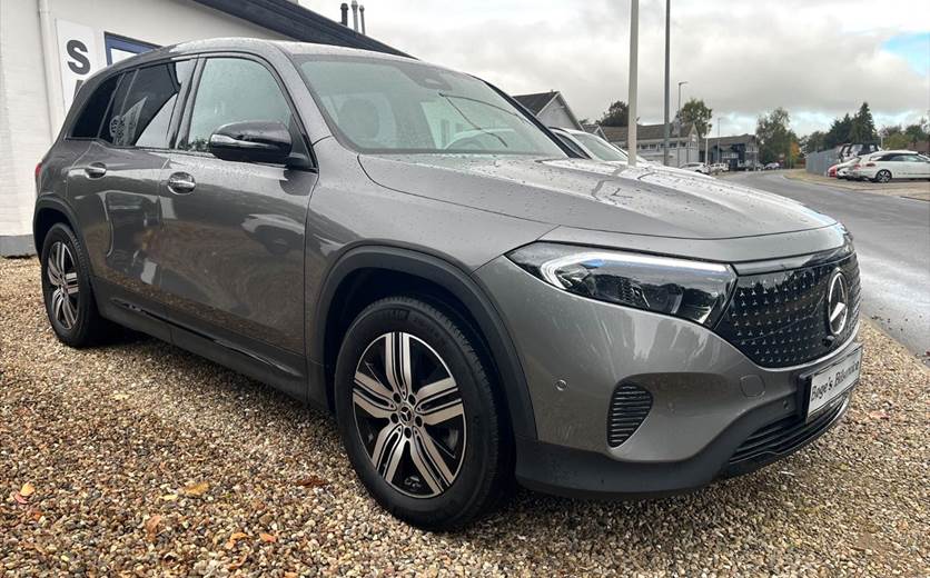 Mercedes EQB250+ Electric Art