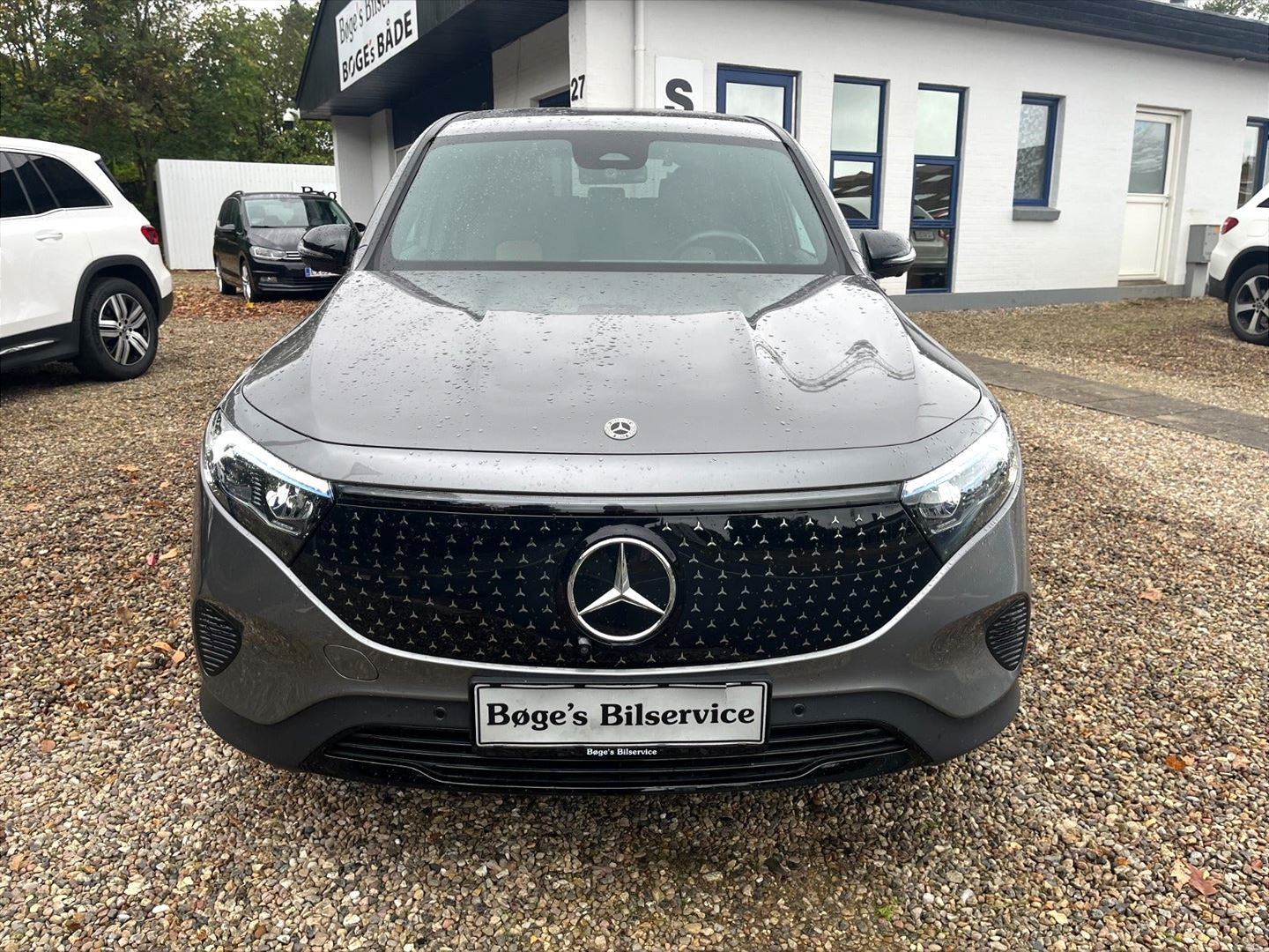Grå Mercedes EQB250+ fra 2025