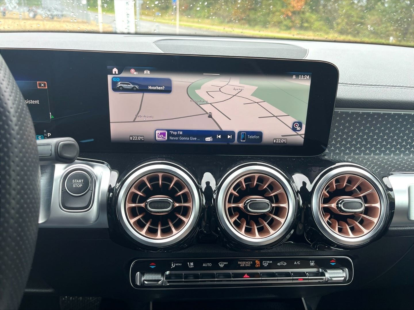 Grå Mercedes EQB250+ fra 2025