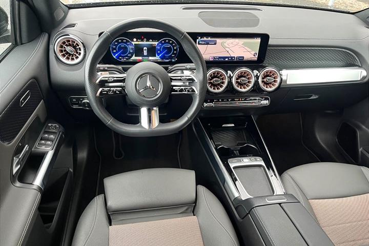 Grå Mercedes EQB250+ fra 2025