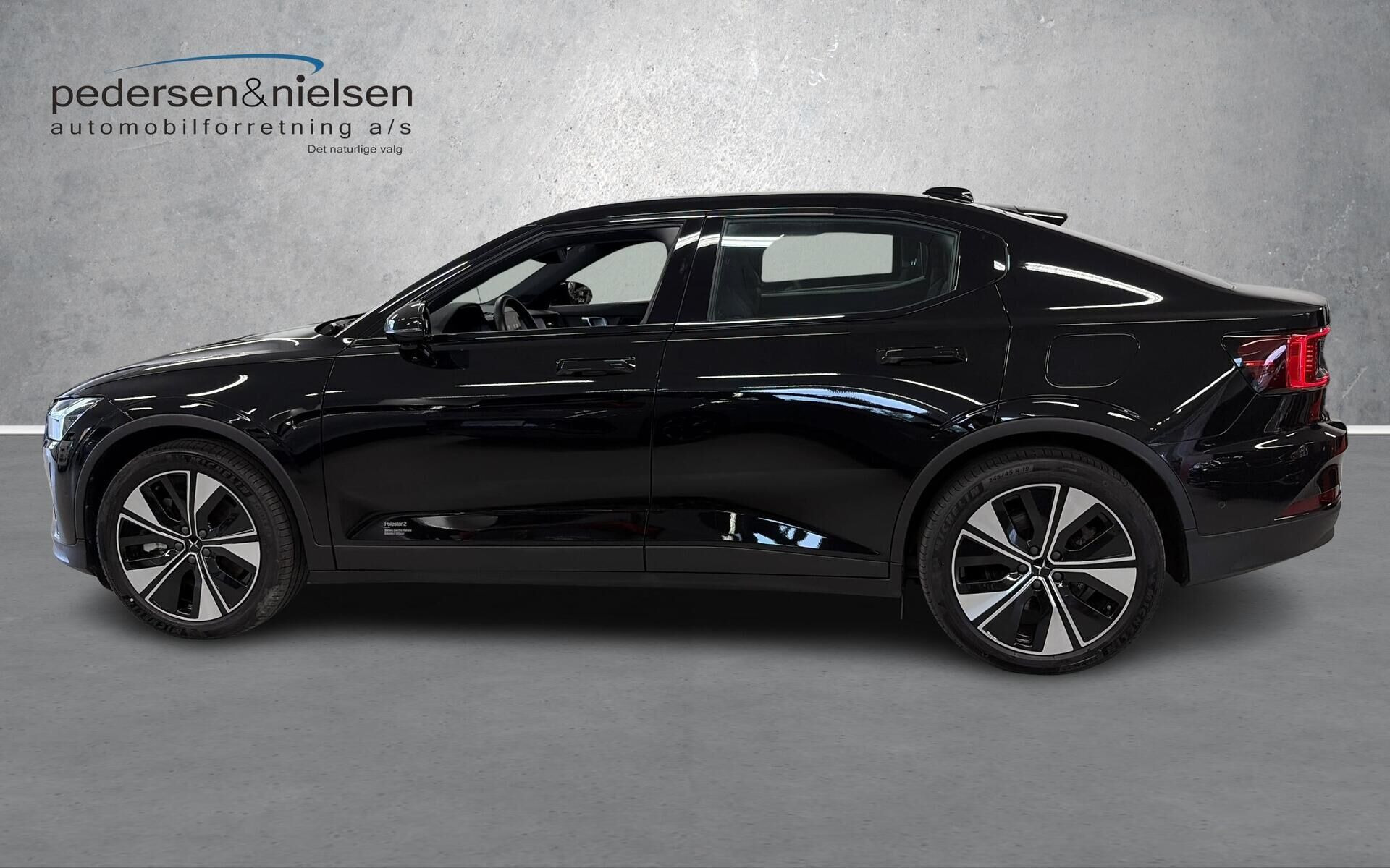Sort Polestar 2 fra 2023