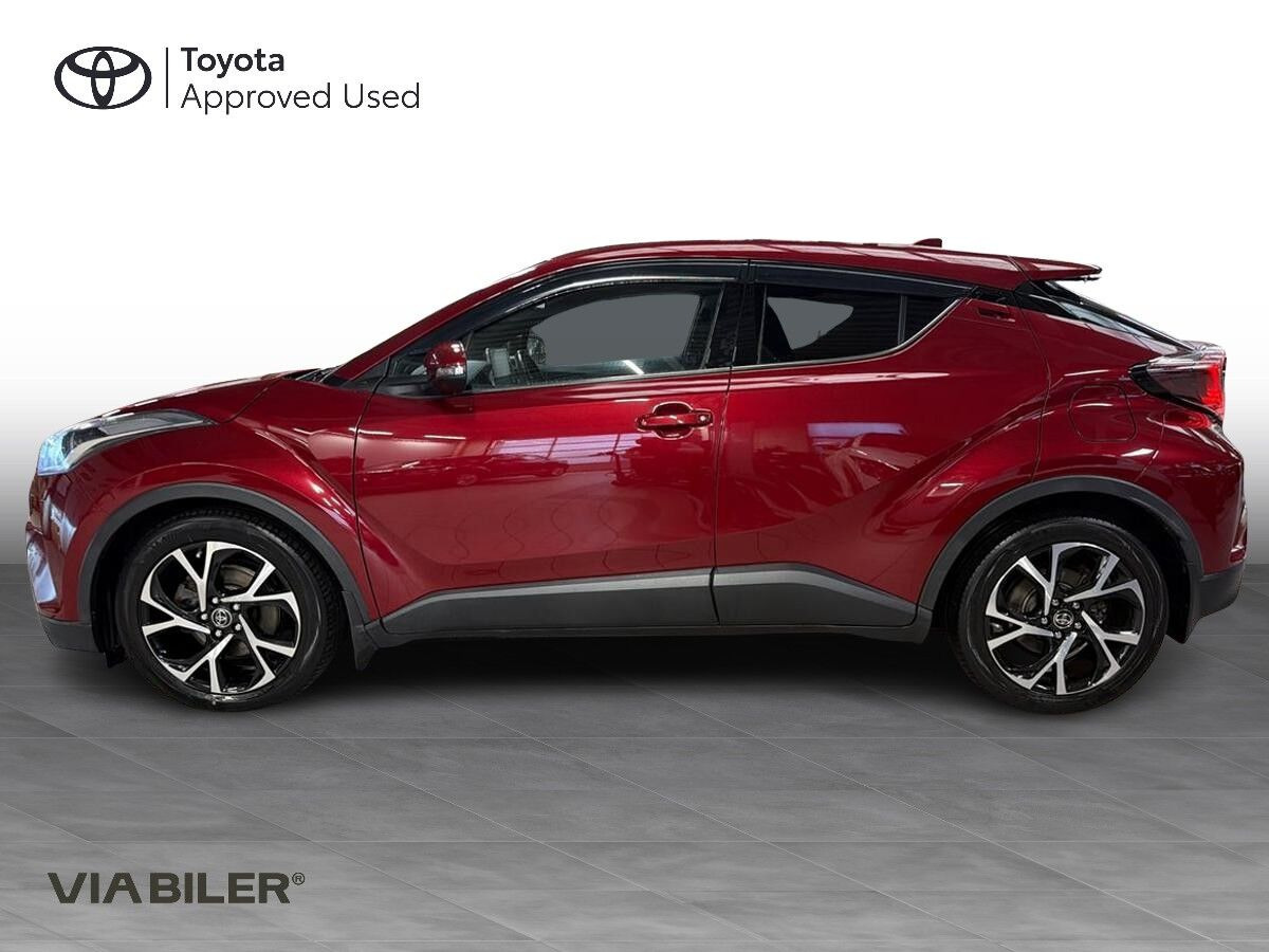 Rød Toyota C-HR fra 2018