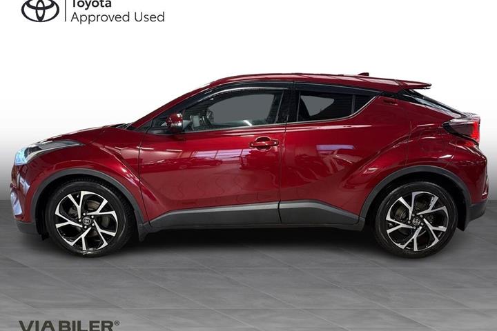 Rød Toyota C-HR fra 2018