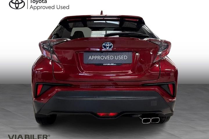 Rød Toyota C-HR fra 2018